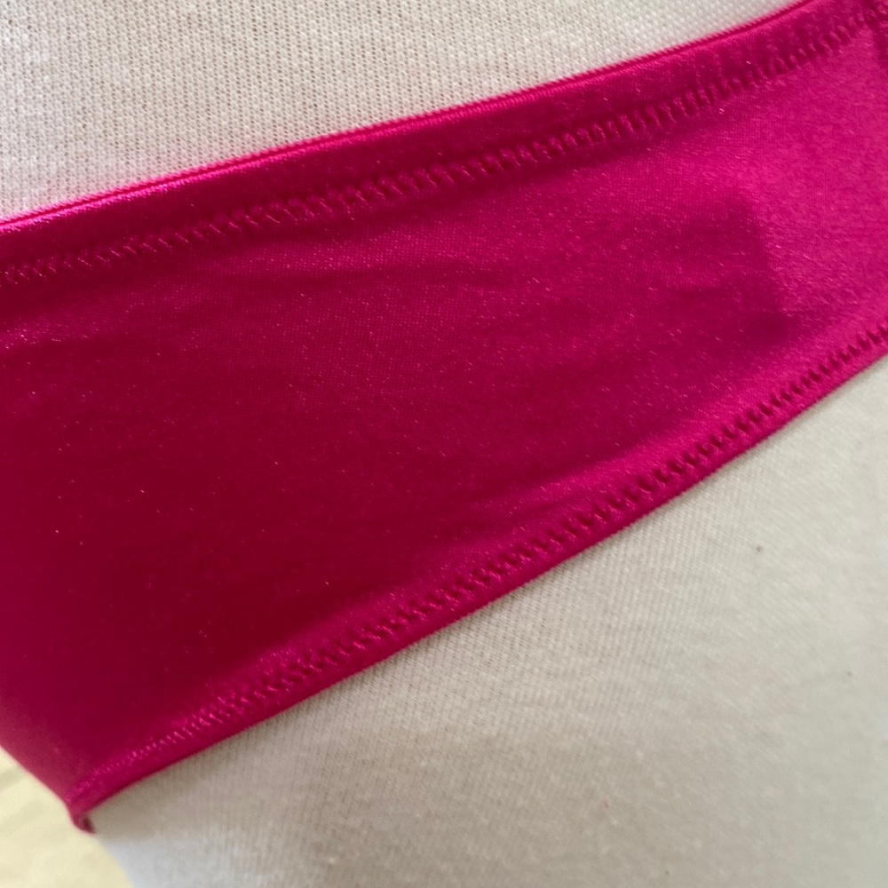Victoria Secrets Vstring - Picture 3 of 5